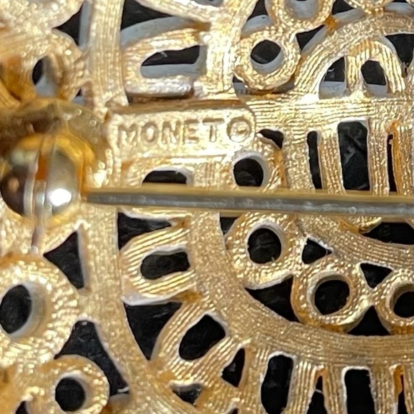 Monet White Enamel Leaf Brooch - Picture 6 of 7